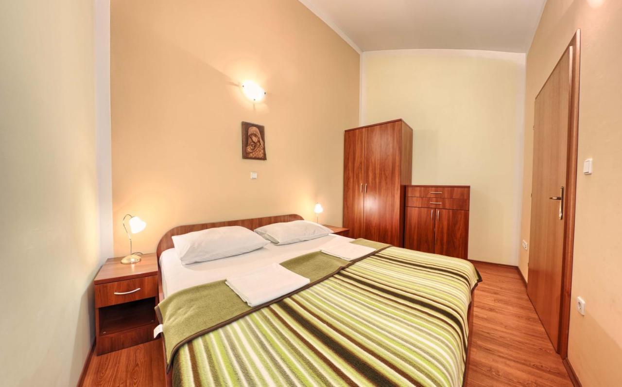Apartments & Rooms Ruzmarin Рогозница Экстерьер фото
